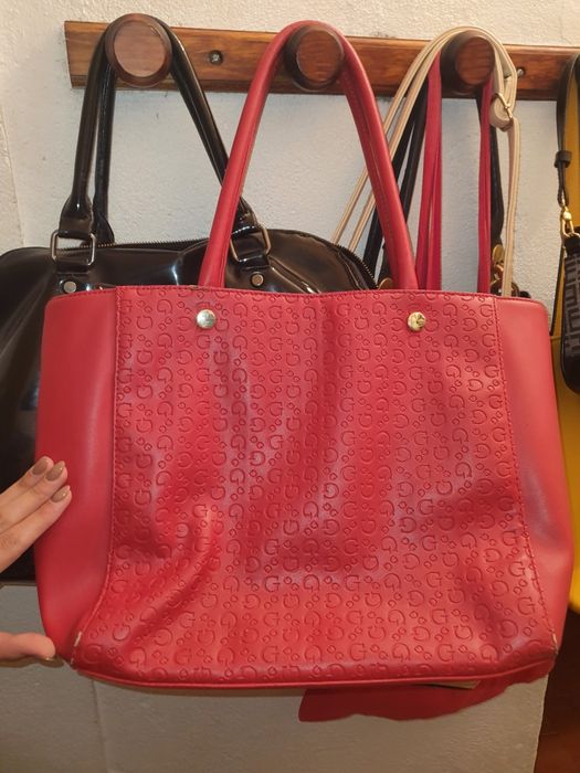 Malas da Guess Vermelha ou Castanha