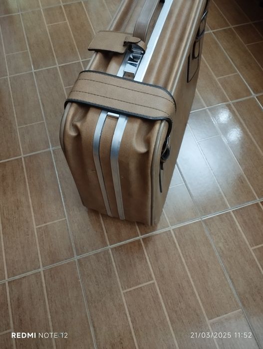 Mala de viagem em pele.