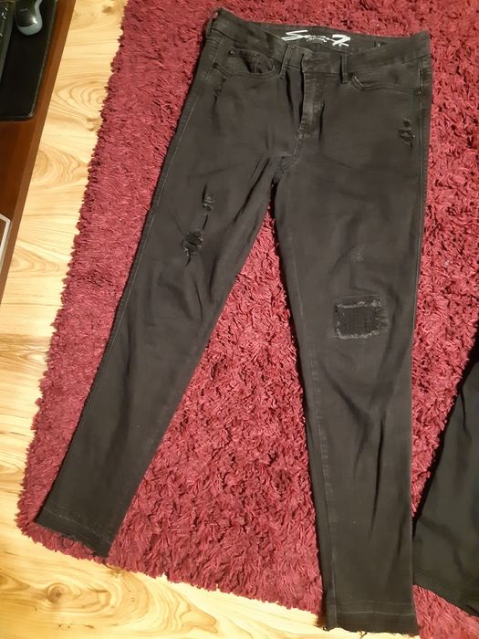 Jeansy rurki z dziurami