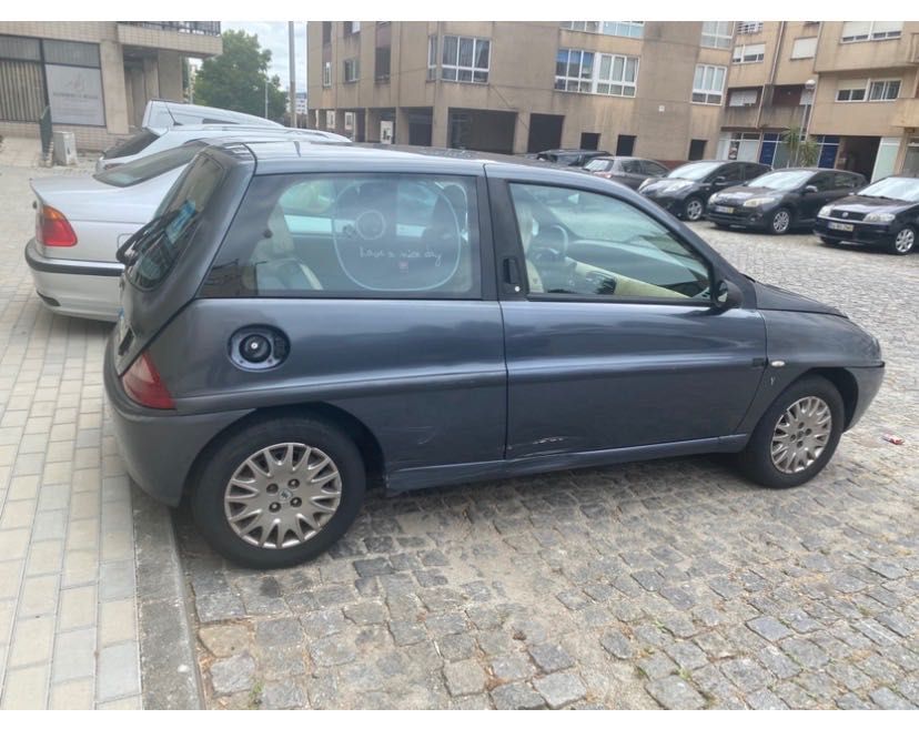 Vendo automóvel em bom estado