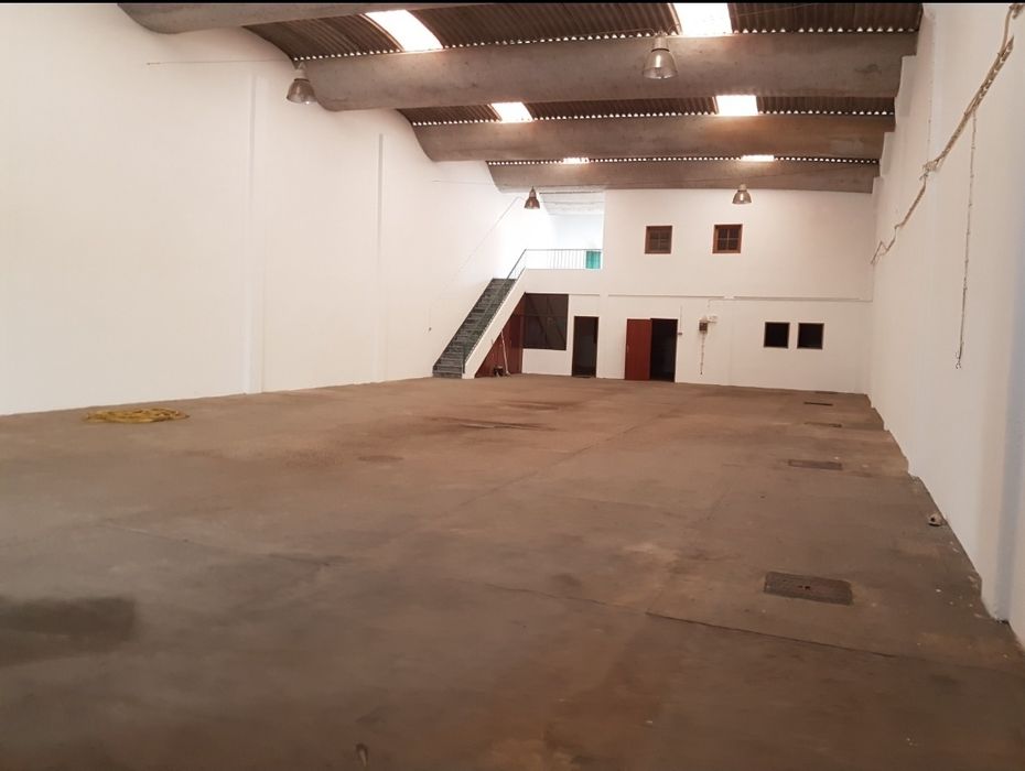 Armazém parque industrial Beja