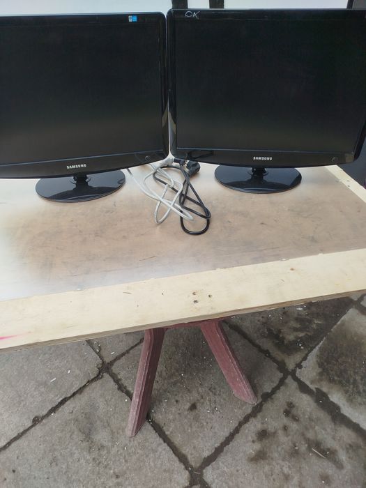 Monitor Samsung 22  cale sprawny