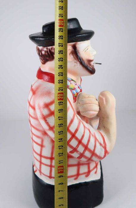 Escultura Zé Povinho em faiança - 31 cm altura