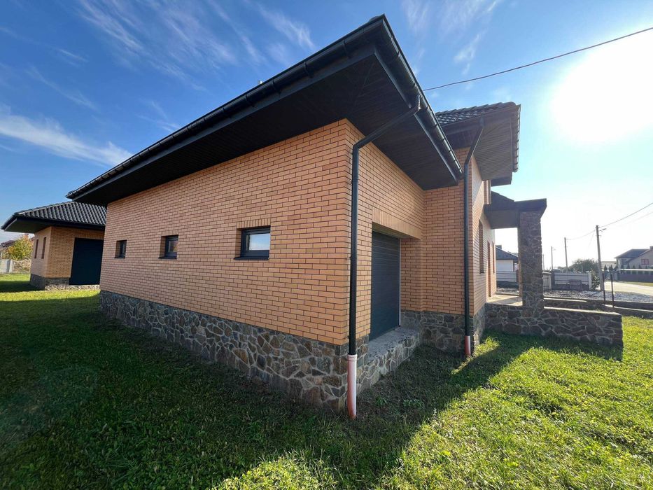 Продаж готового будинку з ділянкою та гаражем !