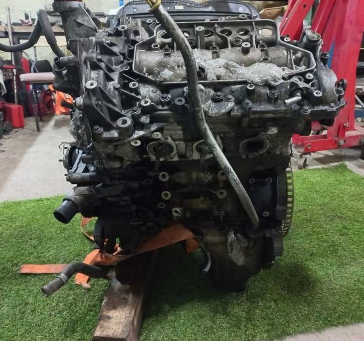 Двигун Nissan Navara D40 3.0 dCi V9X в зборі з навісним обладнанням