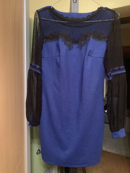 Міні  сукня.Синій колір з мереживом.Ефектні рукави.ціна договірна.
