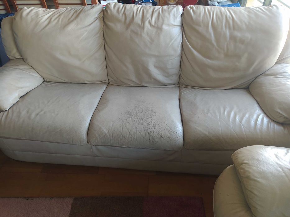 Sofá em pele (bege)