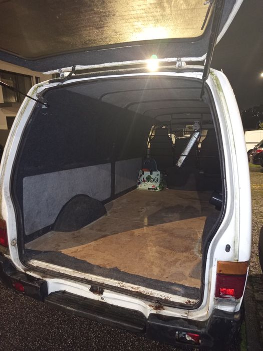 Isuzu Midi 2.5 Diesel (1994) – Fiável, Económica e Isolamento Térmico