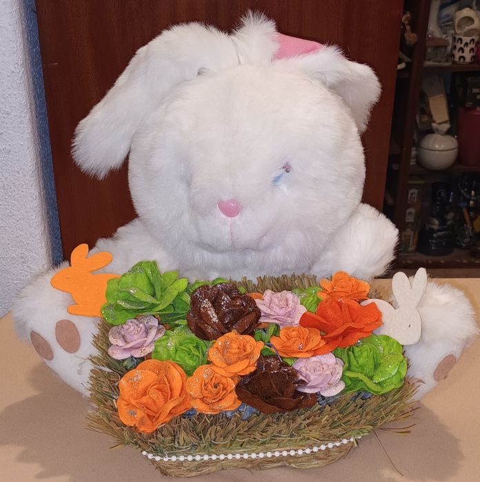 Cesto flores e coelho grande
