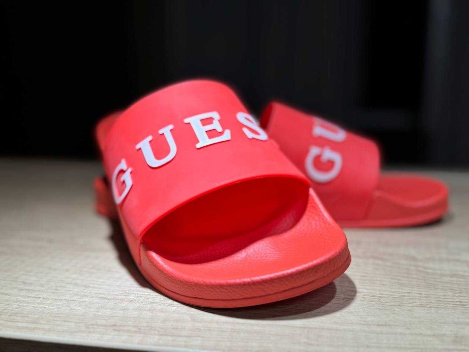 Шльопанці  Guess