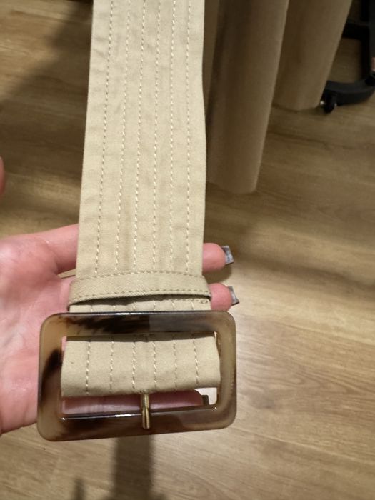 Бежевий тренч Massimo Dutti