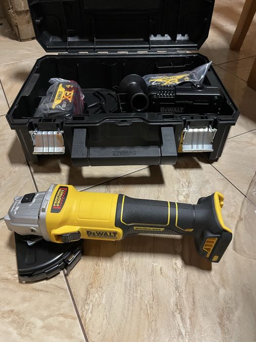 Rebarbadora Dewalt 2 baterias - Artigo novo