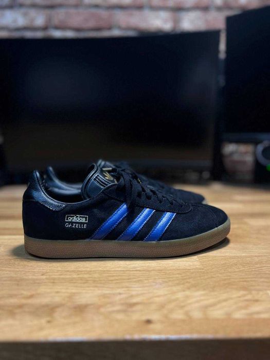 Adidas Gazelle 43⅓ – oryginalne, czarny + niebieskie paski