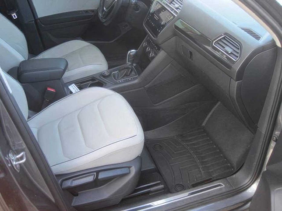 Volkswagen  Tiguan SEL      2019