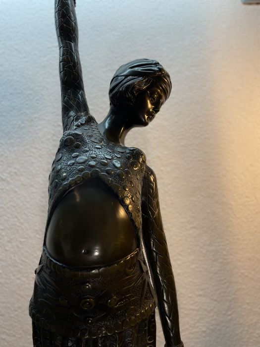 Replica em bronze de original de Demetre Haralamb Chiparus com 126 cm