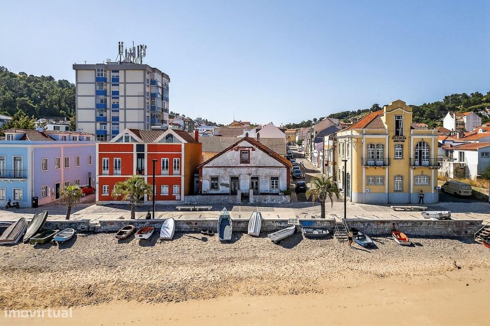 Moradia histórica à beira Rio na Trafaria para remodelar - 1ª linha -