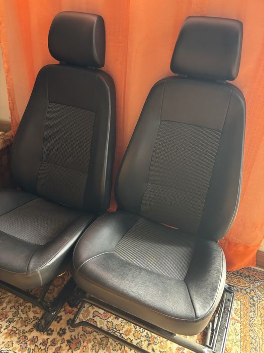 Tenho dois bancos de carro para venda ambos  estao novos