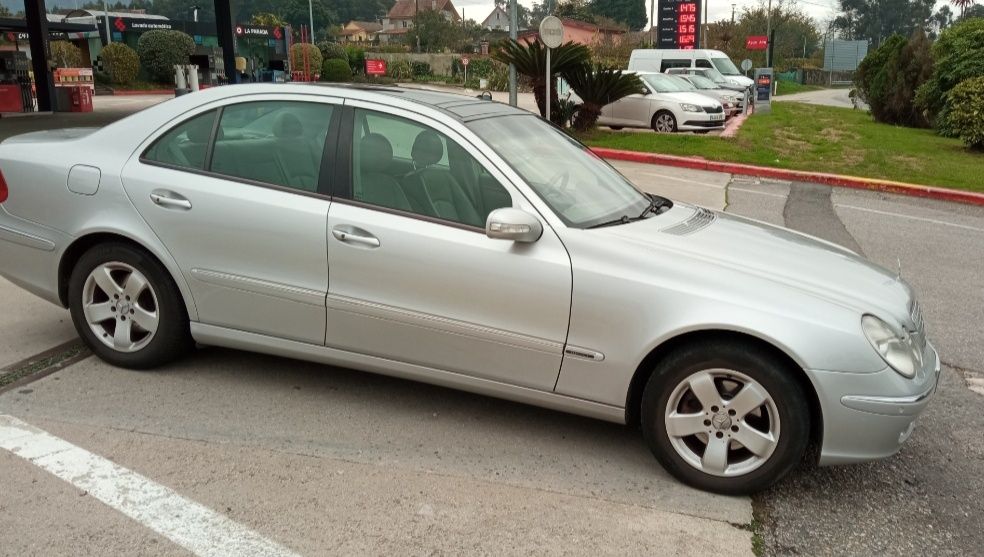 Excelente Mercedes E220 CDI Automático Nacional 2002