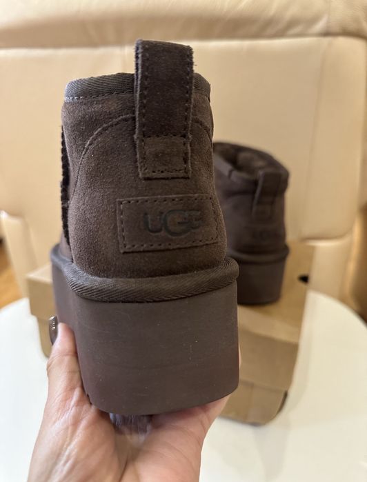 Угі. UGG . Нові в середині овчина