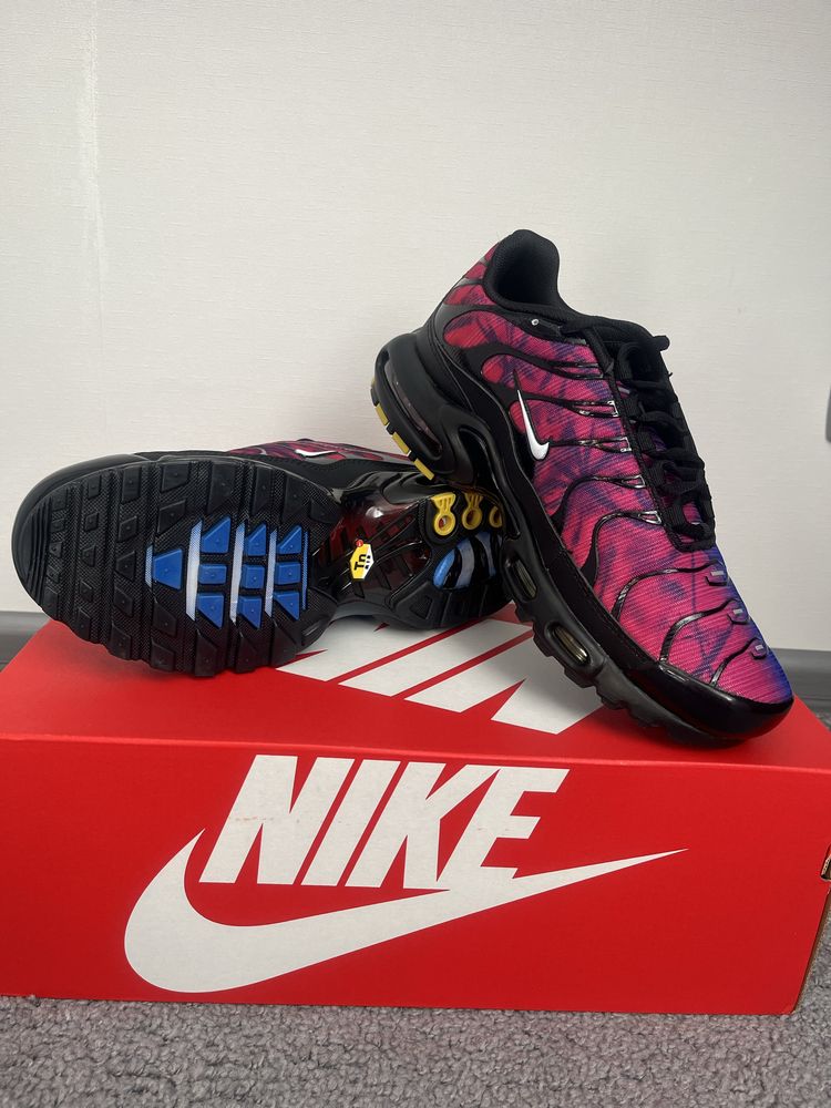 Pink and blue camo air max plus discount
