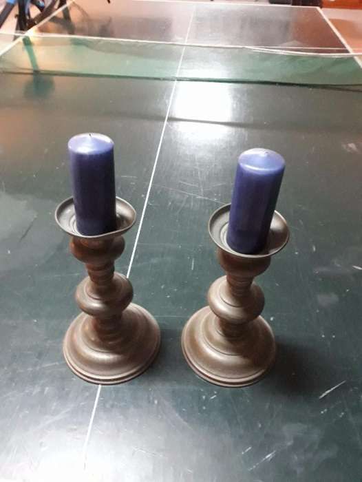 2 castiçais em estanho
