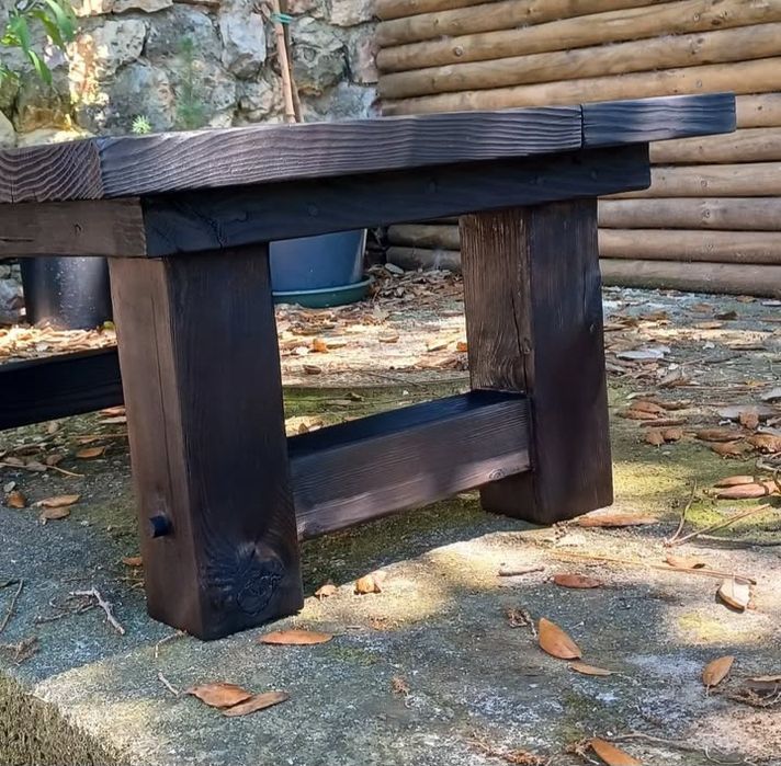 Mesa de Centro Rústica em Pinho Maciço - Shou Sugi Ban