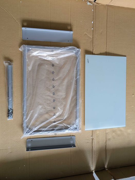 Secretária de aluminio e vidro