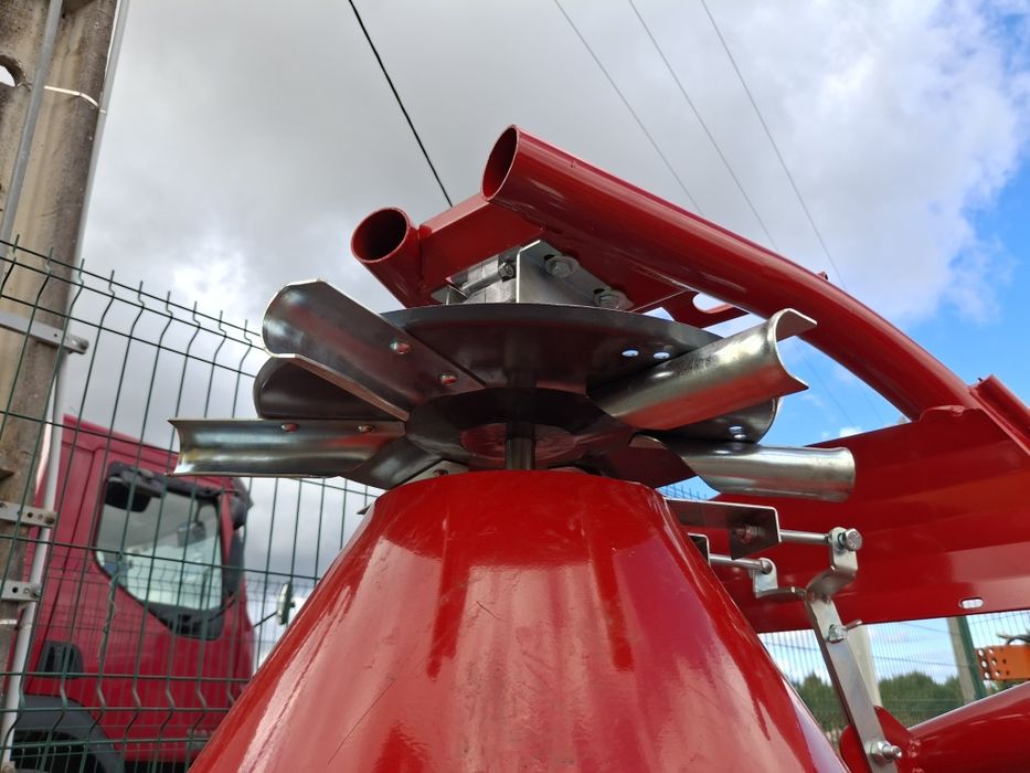 Distribuídor de adubos