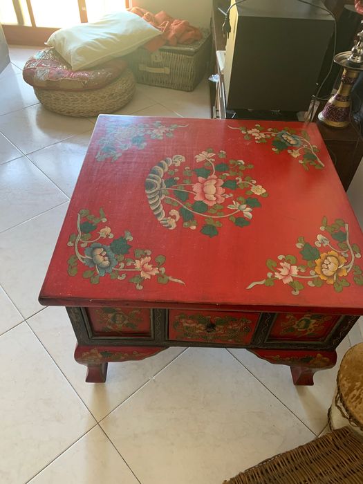 Mesa de apoio estilo oriental