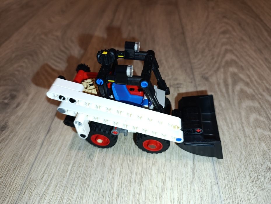 Конструктор Lego Technic 42116 Міні-навантажувач, 140 деталей