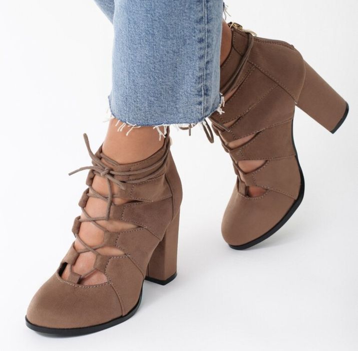 Beżowe botki z ekozamszu