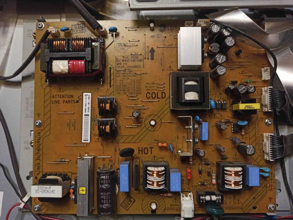 Продам телевізор Philips 32PFL8404H/12 на запчастини
