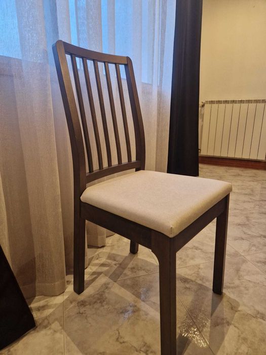 Mesa Extensível de Jantar com 4 Cadeiras - Ótimo Estado
