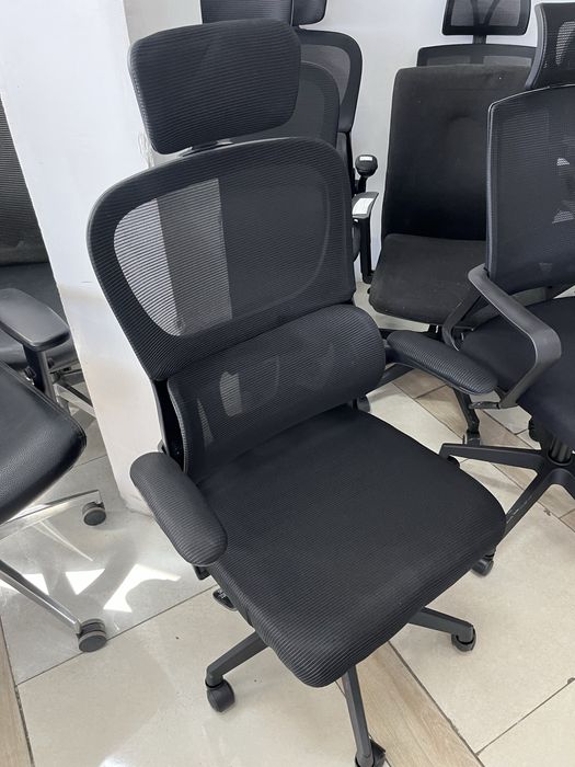 Продажа б/у мебели: столы, кресла, тумбы, стулья