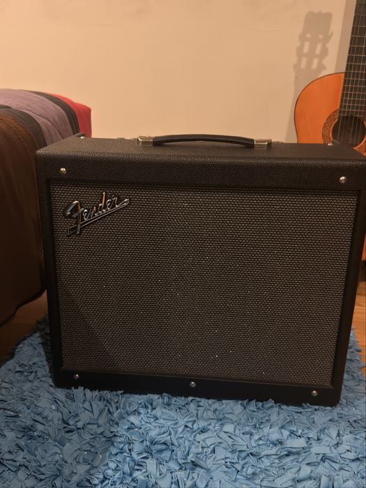 Amplificador Fender Mustang GTX100 - com footswitch e cabos.