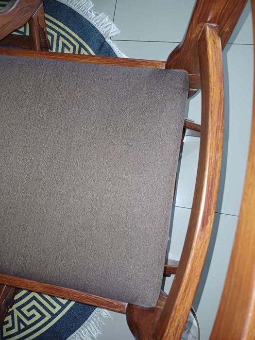 Sprzedam stół z krzesłami