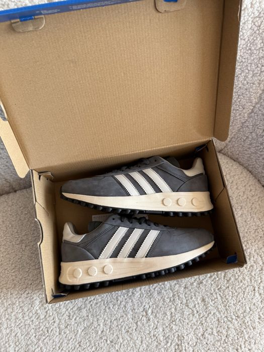 Кросівки кроссовки Adidas La Trainer LUX 42,5p
