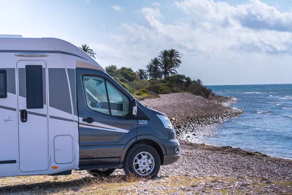 Wyposażyczalnia wynajem kamper benimar