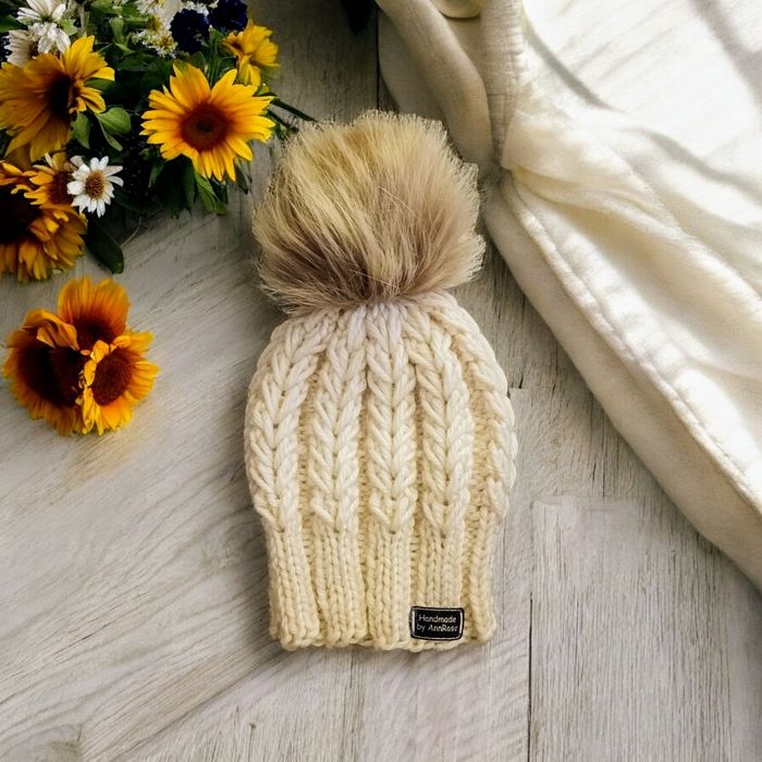 Czapka wełniana handmade robiona na drutach