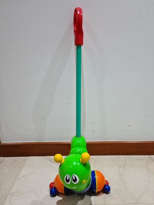Andador Minhoca Fisher Price para Bebé