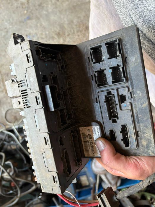 moduł komfortu skrzynka bezpieczników Mercedes 211 e klasa