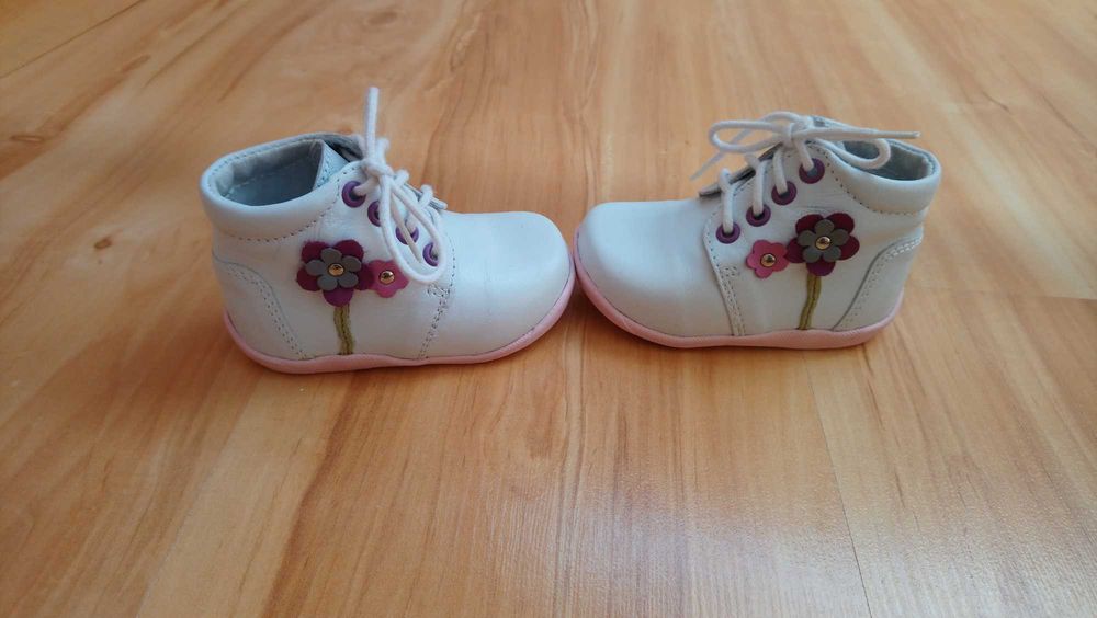 Buciki Kornecki rozmiar 18, białe