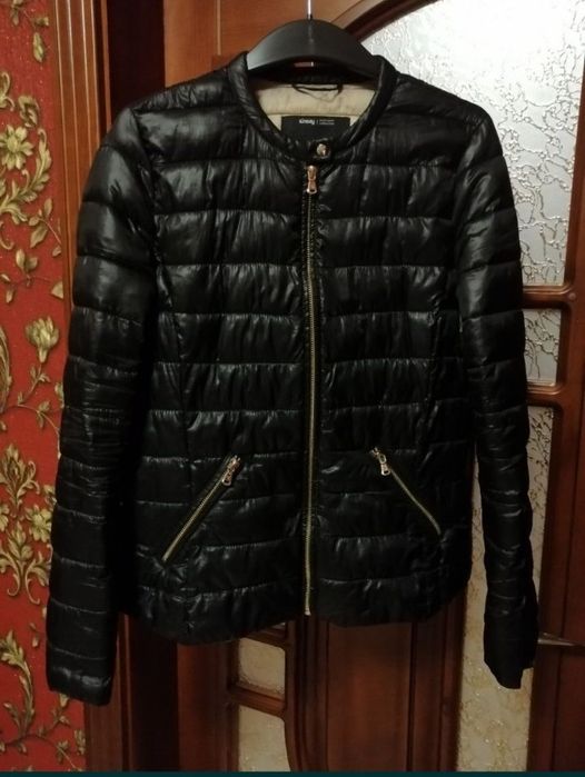 куртка біла зима ,чорна осінь