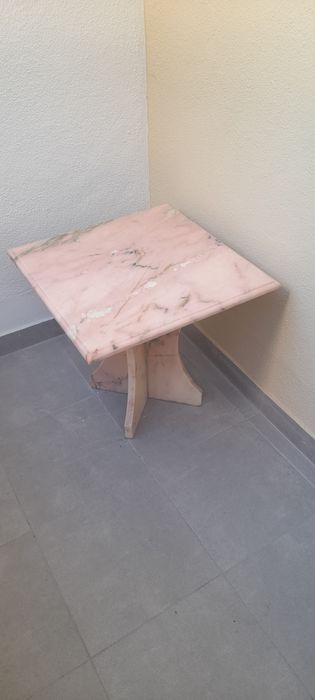 Vende-se mesa de marmore, com ou sem candeeiro