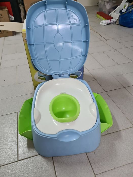 Pote criança com gavetas