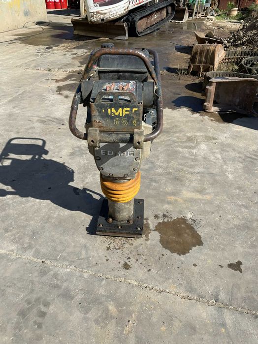 Saltitão compactador Bomag BT65/4