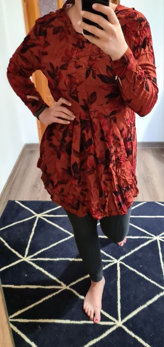 Piękna elegancka tunika idealna do pracy na święta itp