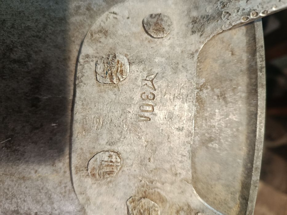 Большая алюминевая кастрюля