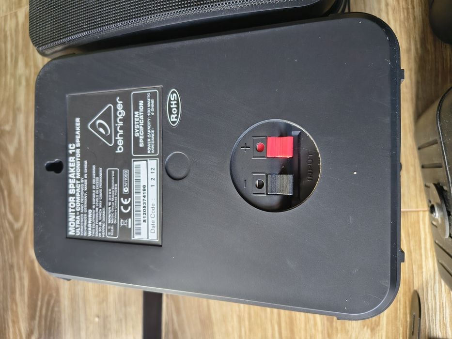 Behringer 1C-BK - cztery ultrakompaktowe monitory studyjne