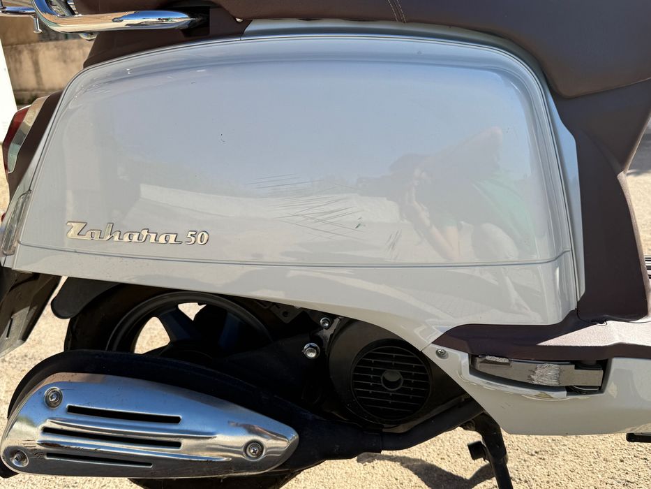 Scoter 50 Zahara, Kewaay